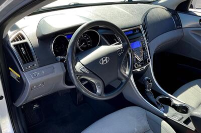 2013 Hyundai SONATA Hybrid Limited   - Photo 13 - Rock Springs, WY 82901