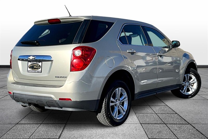 2013 Chevrolet Equinox LS photo 2