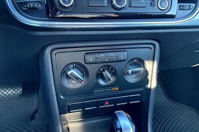 2012 Volkswagen Beetle 2.5L PZEV   - Photo 24 - Rock Springs, WY 82901
