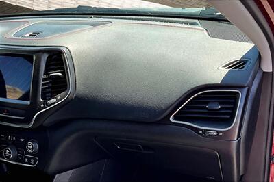 2020 Jeep Cherokee Trailhawk   - Photo 16 - Rock Springs, WY 82901