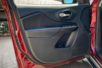 2020 Jeep Cherokee Trailhawk   - Photo 18 - Rock Springs, WY 82901