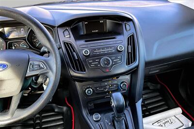 2017 Ford Focus SE   - Photo 6 - Rock Springs, WY 82901