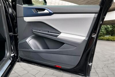 2023 Volkswagen Taos SE 4Motion - Photo 19 - Rock Springs, WY 82901