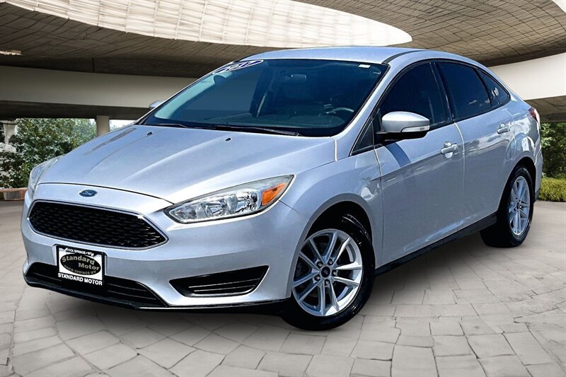 2017 Ford Focus Sedan SE's photo