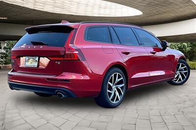2020 Volvo V60 T5 Momentum - Photo 2 - Rock Springs, WY 82901