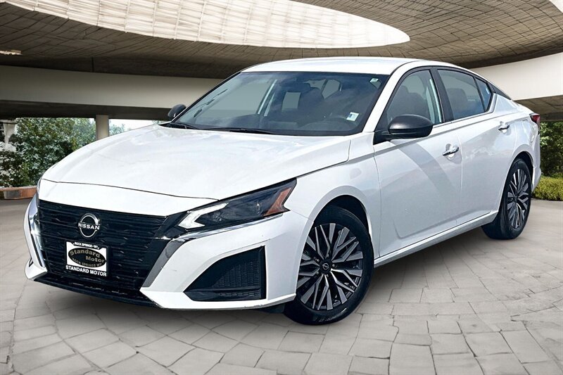 2025 Nissan Altima's photo