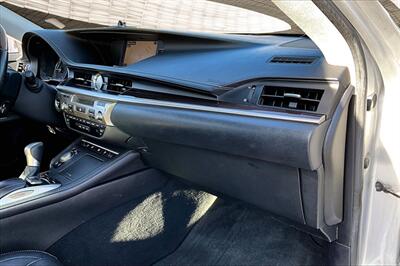 2016 Lexus ES 300h   - Photo 16 - Rock Springs, WY 82901