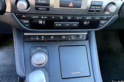 2016 Lexus ES 300h   - Photo 24 - Rock Springs, WY 82901