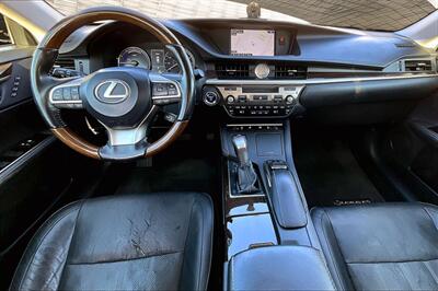 2016 Lexus ES 300h   - Photo 15 - Rock Springs, WY 82901