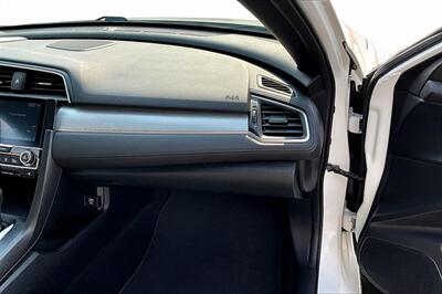 2016 Honda Civic Touring   - Photo 16 - Rock Springs, WY 82901