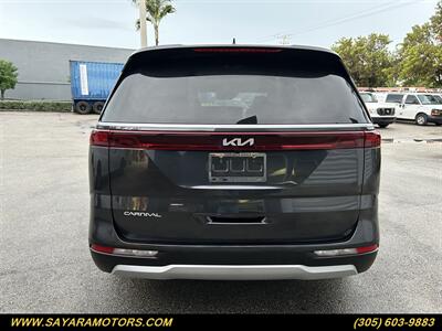 2023 Kia Carnival LX   - Photo 9 - Doral, FL 33122