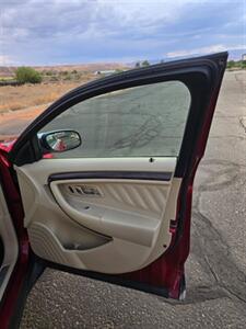 2015 Ford Taurus Limited   - Photo 17 - Page, AZ 86040