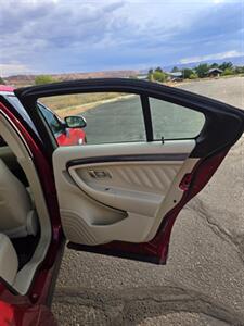 2015 Ford Taurus Limited   - Photo 15 - Page, AZ 86040
