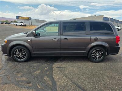 2014 Dodge Grand Caravan SXT   - Photo 2 - Page, AZ 86040