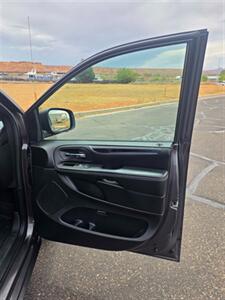 2014 Dodge Grand Caravan SXT   - Photo 16 - Page, AZ 86040