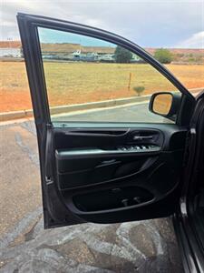 2014 Dodge Grand Caravan SXT   - Photo 9 - Page, AZ 86040