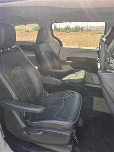 2018 Chrysler Pacifica Hybrid Limited   - Photo 15 - Page, AZ 86040