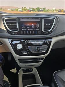 2018 Chrysler Pacifica Hybrid Limited   - Photo 19 - Page, AZ 86040