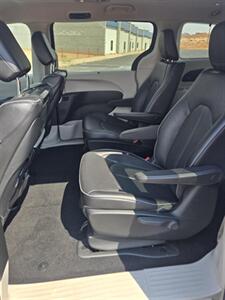 2018 Chrysler Pacifica Hybrid Limited   - Photo 11 - Page, AZ 86040