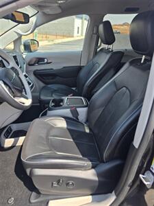 2018 Chrysler Pacifica Hybrid Limited   - Photo 10 - Page, AZ 86040