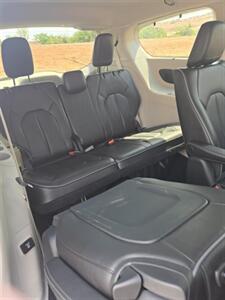 2018 Chrysler Pacifica Hybrid Limited   - Photo 14 - Page, AZ 86040