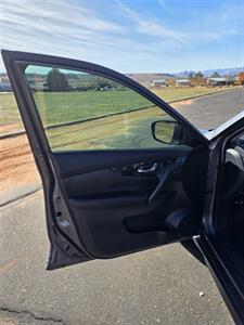 2017 Nissan Rogue S   - Photo 9 - Page, AZ 86040