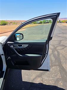 2016 INFINITI QX70 - Photo 17 - Page, AZ 86040