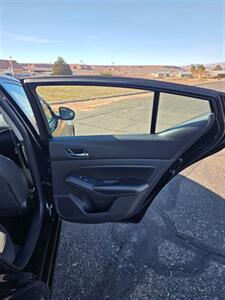 2022 Nissan Altima 2.5 SV   - Photo 15 - Page, AZ 86040