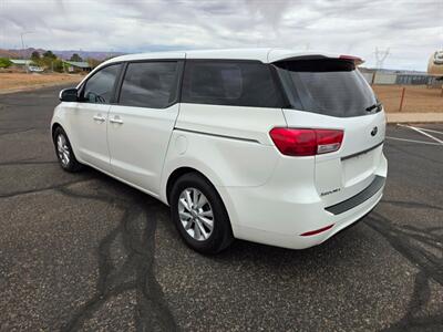 2018 Kia Sedona L   - Photo 3 - Page, AZ 86040