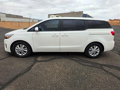2018 Kia Sedona L   - Photo 2 - Page, AZ 86040