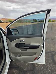 2018 Kia Sedona L   - Photo 17 - Page, AZ 86040