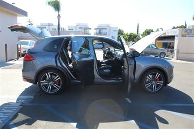 2011 Porsche Cayenne Turbo   - Photo 30 - Van Nuys, CA 91406