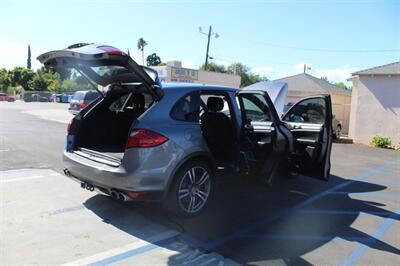 2011 Porsche Cayenne Turbo   - Photo 29 - Van Nuys, CA 91406