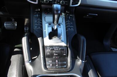 2011 Porsche Cayenne Turbo   - Photo 19 - Van Nuys, CA 91406