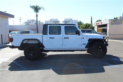 2020 Jeep Gladiator Sport   - Photo 8 - Van Nuys, CA 91406