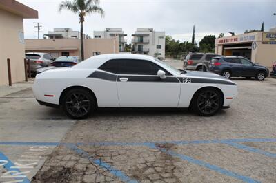 2017 Dodge Challenger R/T   - Photo 8 - Van Nuys, CA 91406