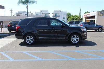 2017 Ford Explorer XLT   - Photo 8 - Van Nuys, CA 91406