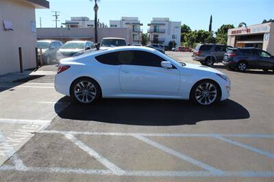 2015 Hyundai Genesis Coupe 3.8   - Photo 8 - Van Nuys, CA 91406