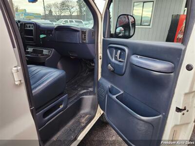 2000 Chevrolet Express G3500   - Photo 15 - Spokane Valley, WA 99206