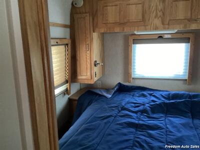 2007 BORN FREE RV 32FT WIDE BODY  RV - Photo 31 - Spokane Valley, WA 99206