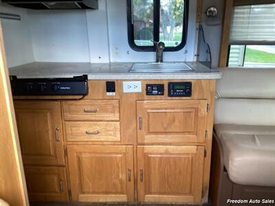 2007 BORN FREE RV 32FT WIDE BODY  RV - Photo 18 - Spokane Valley, WA 99206