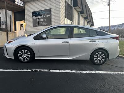 2021 Toyota Prius LE   - Photo 2 - North Ogden, UT 84414