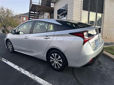 2021 Toyota Prius LE   - Photo 3 - North Ogden, UT 84414