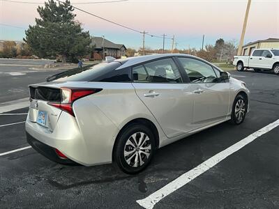 2021 Toyota Prius LE   - Photo 5 - North Ogden, UT 84414