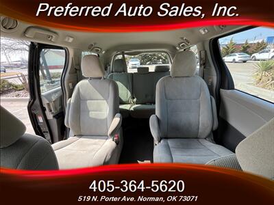 2015 Toyota Sienna L 7-Passenger   - Photo 19 - Norman, OK 73071