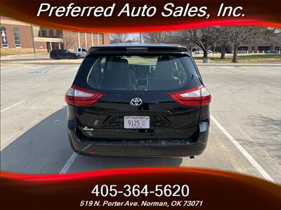2015 Toyota Sienna L 7-Passenger   - Photo 4 - Norman, OK 73071