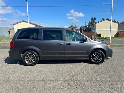 2017 Dodge Grand Caravan SXT   - Photo 4 - Auburn, WA 98002