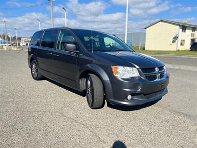 2017 Dodge Grand Caravan SXT   - Photo 3 - Auburn, WA 98002