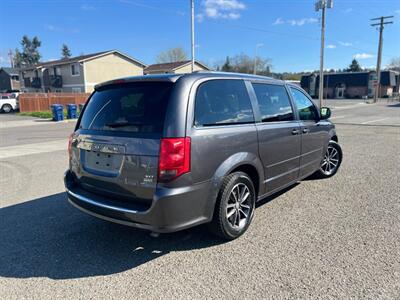 2017 Dodge Grand Caravan SXT   - Photo 5 - Auburn, WA 98002