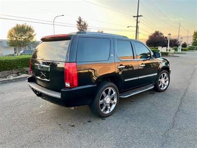 2011 Cadillac Escalade  4WD - Photo 4 - Auburn, WA 98002